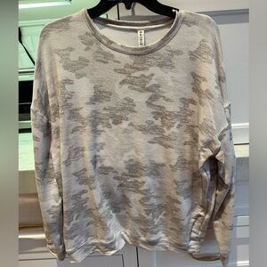 Athleta Gray Camo Women’s Crewneck soft Sweatshirt, size Medium, EUC